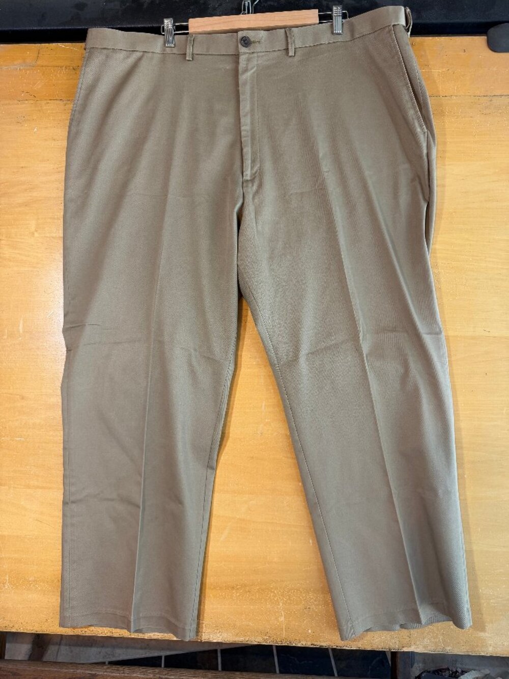 Haggar Classic Fit Premium No Iron Khaki 46X30